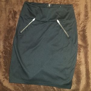 Black zipper accent pencil skirt